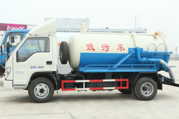 吸污綠化大型吸污車(chē)設(shè)備